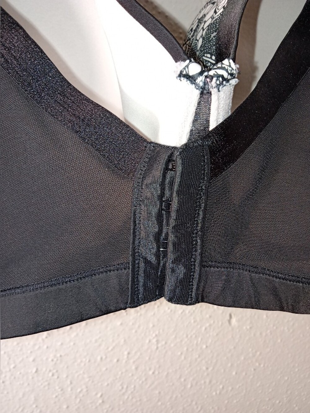 Cacique Black & White Lace Underwire Bra 46DD - Picture 4 of 6